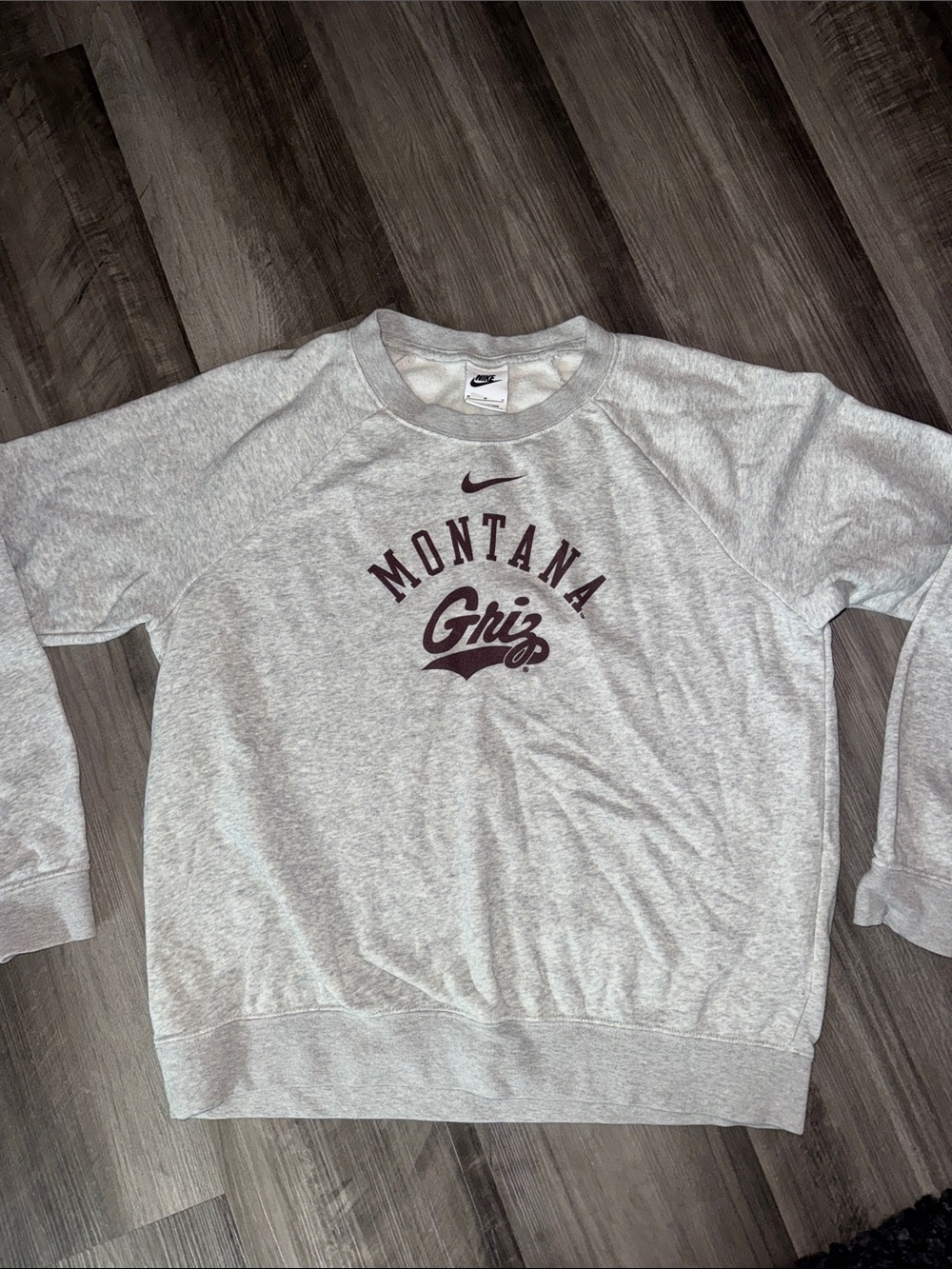 Nike Montana Grizzlies crewneck women’s gray sweatshirt, medium Griz football